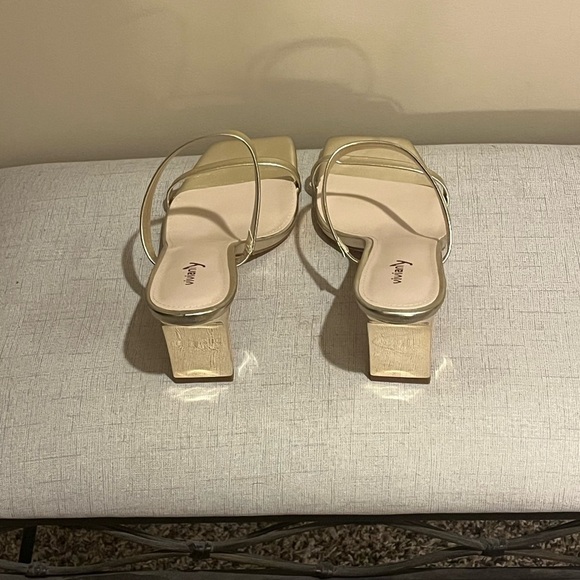 Vivianly 3.15 Inch Chunky Heel, Square Toe
Sandals Gold Strappy Heels, size 10 - Picture 4 of 7